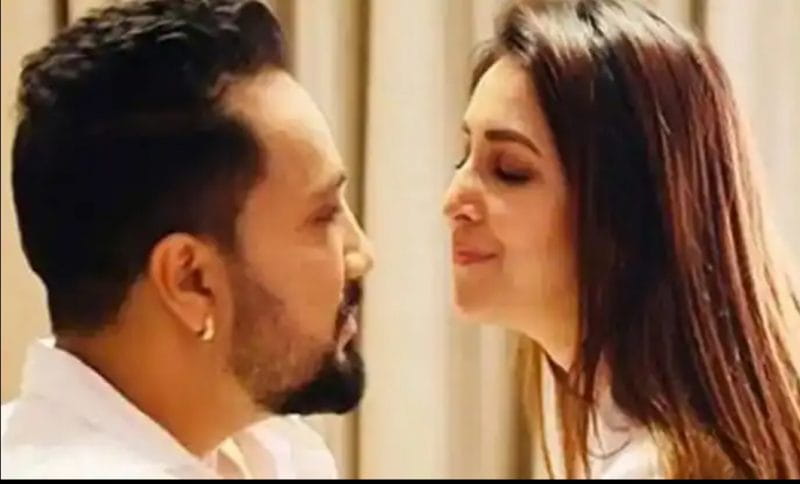 Mika Singh and Chahat Khanna