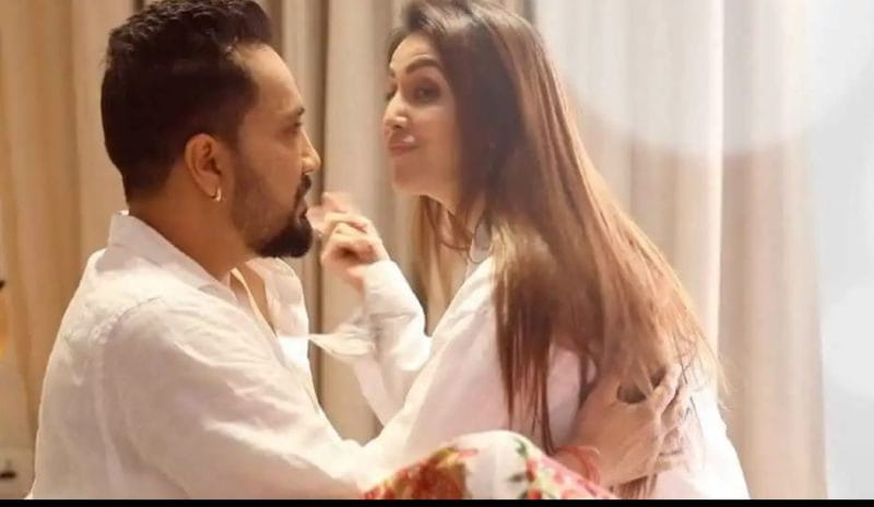 Mika Singh and Chahat Khanna