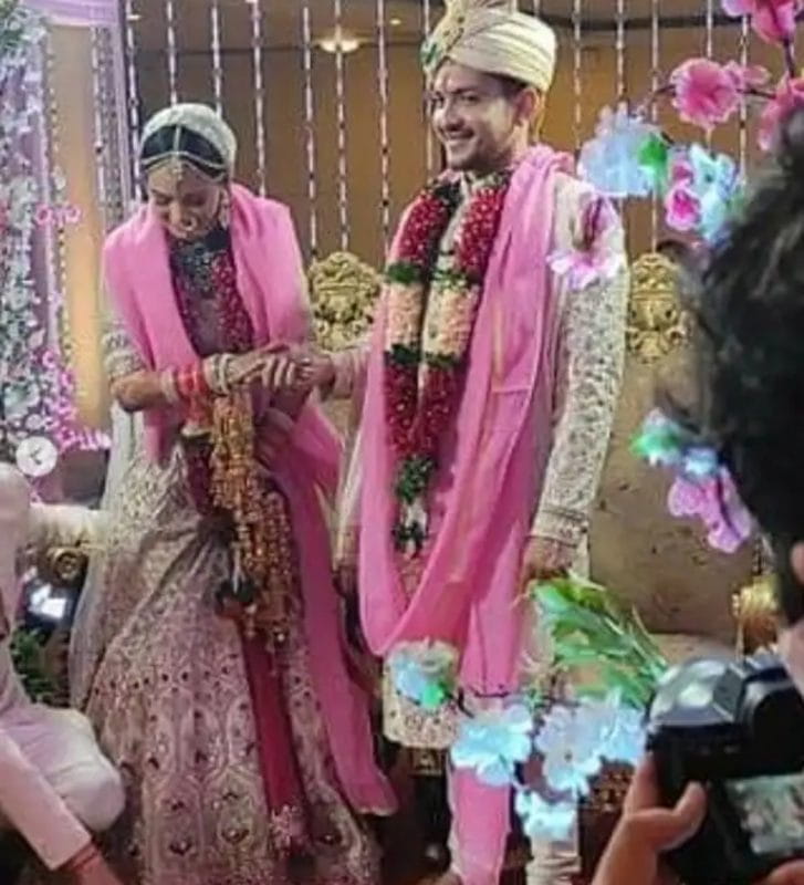 Aditya Narayan and Shweta Agarwal Wedding