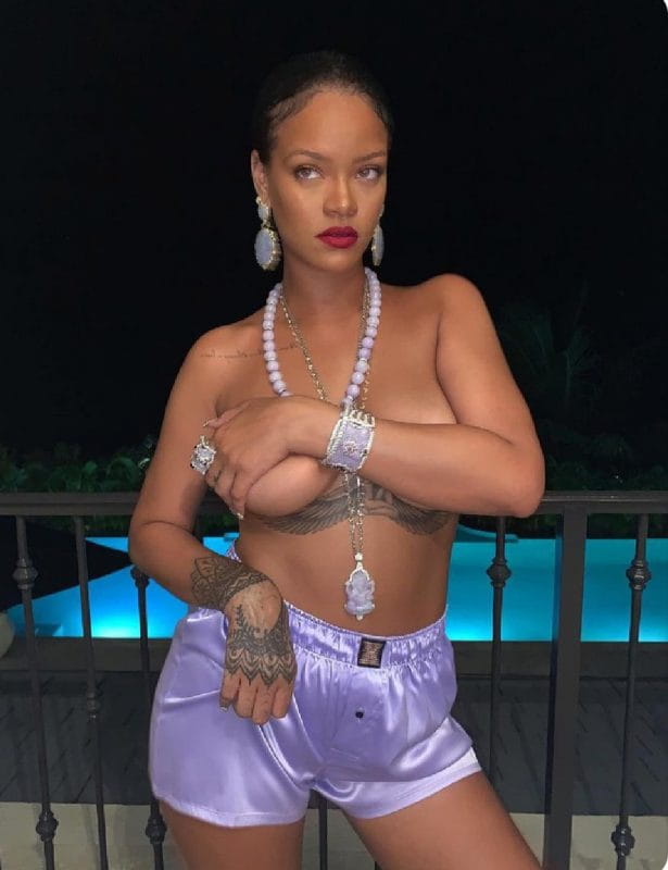Rihanna topless photo