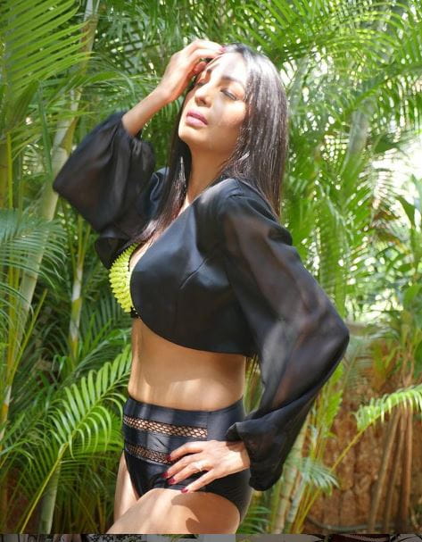 Kashmera Shah In Bikini
