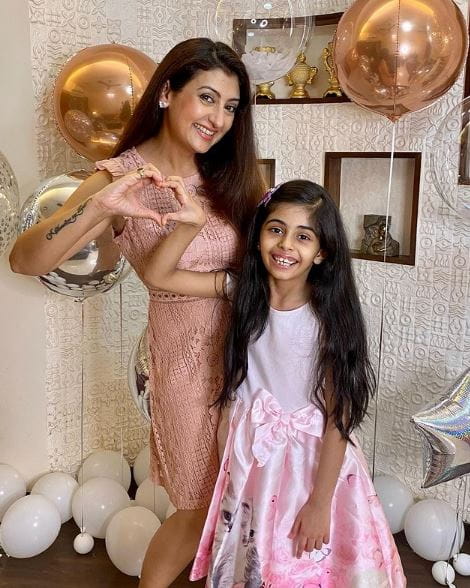 Juhi Parmar with daughter Adara

