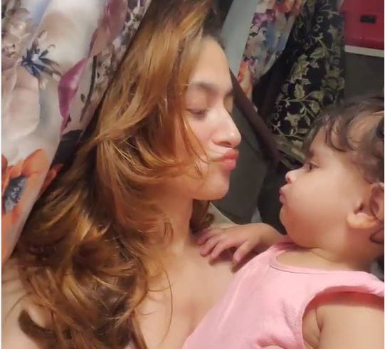 Sanjeeda Shaikh With Her Daughter Ayra