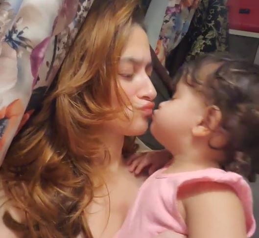 Sanjeeda Shaikh With Her Daughter Ayra