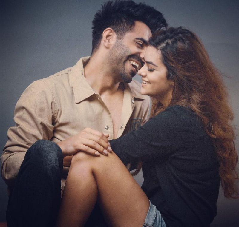 Aparshakti Khurana with wife