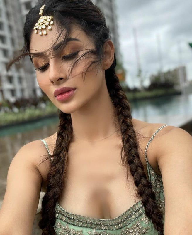 Mouni Roy