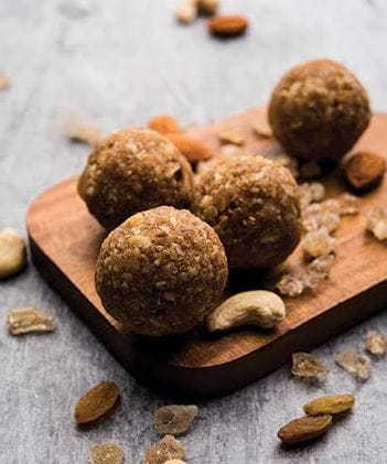 Sonth Aur Gond Ke Laddu