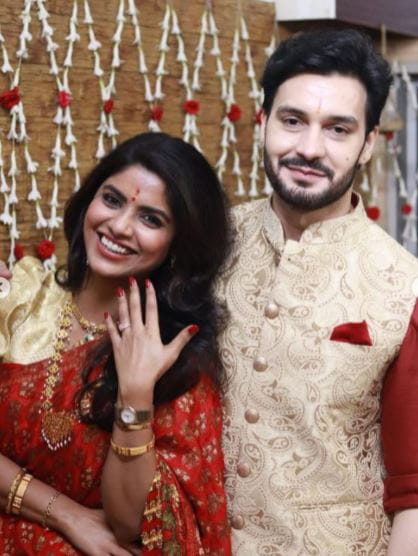 Sayantani Ghosh and Anugrah Tiwari