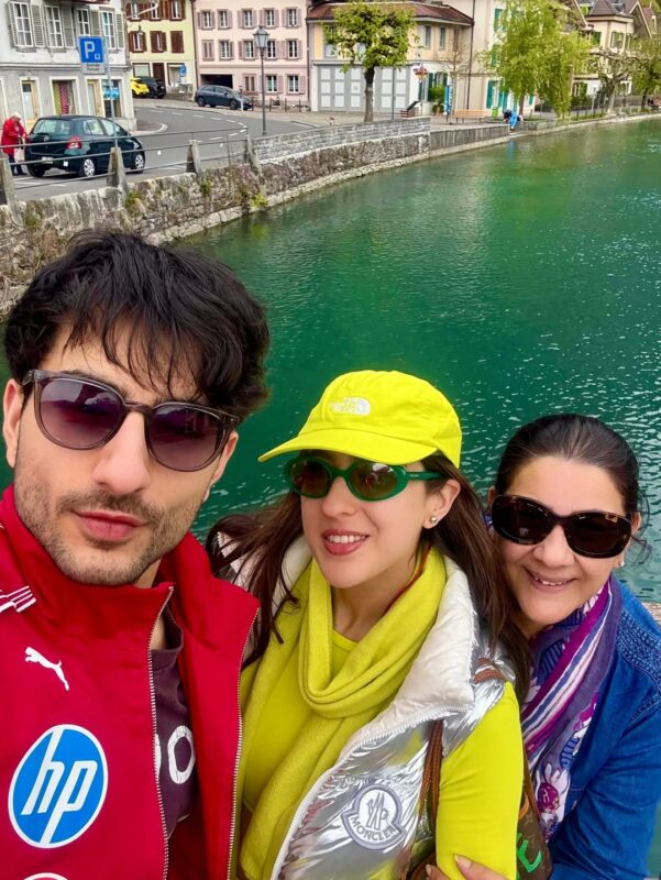 Sara Ali Khan with her Mom