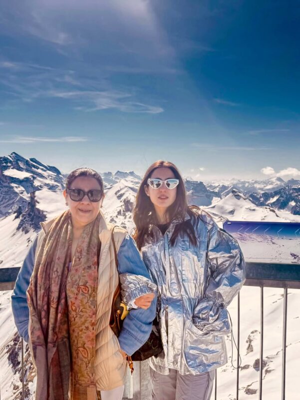 Sara Ali Khan with her Mom