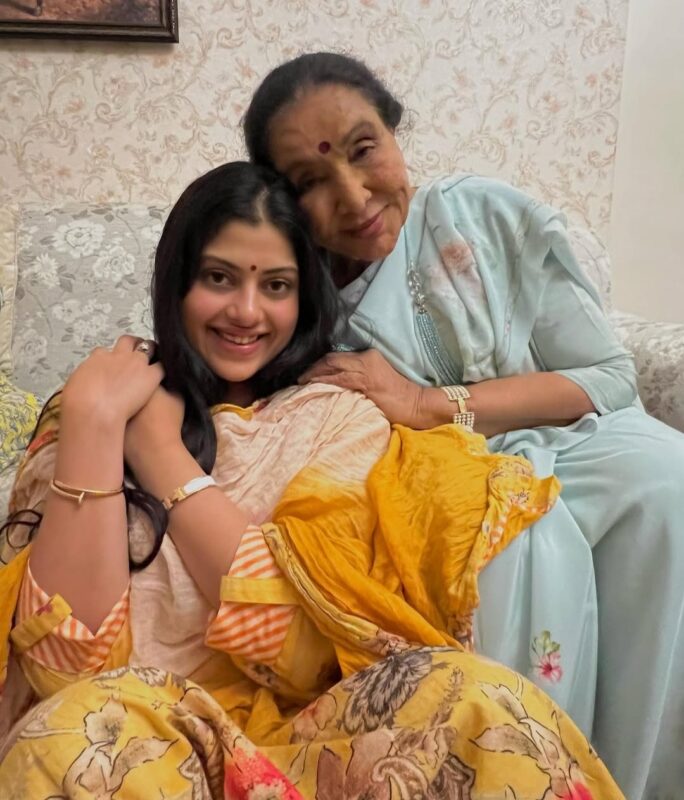 Zanai Bhosle and Asha Bhosle