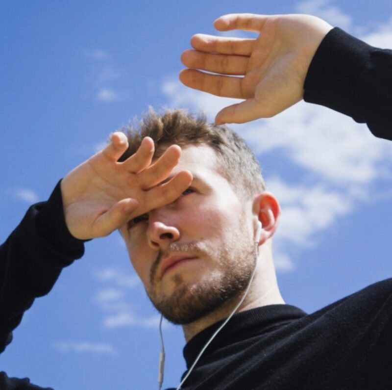 धूप में सिरदर्द