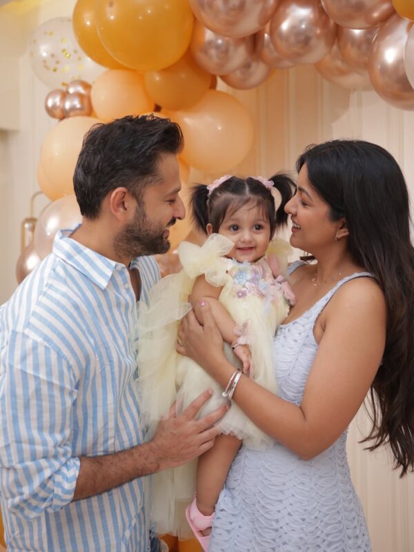 Ishita Dutta with her daughter