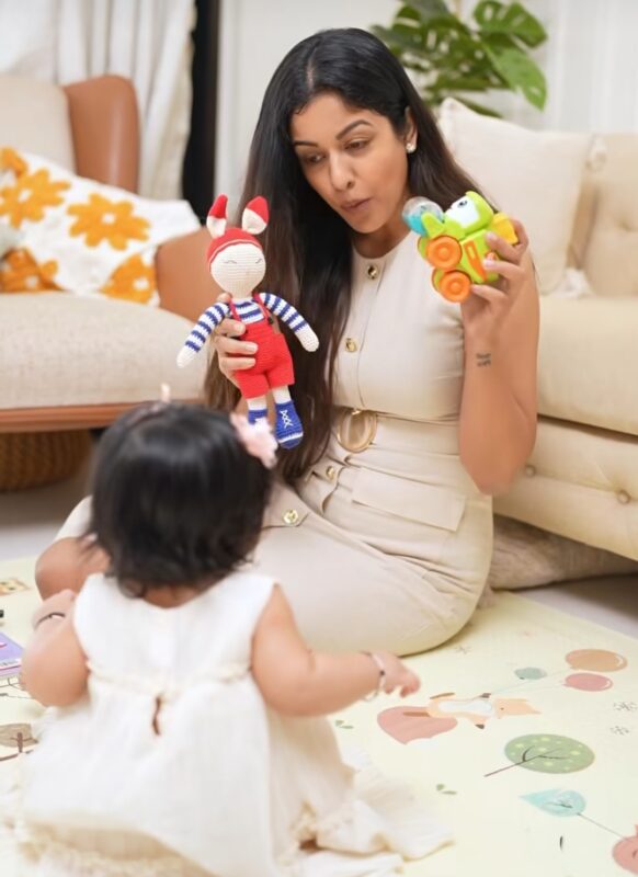 Ishita Dutta with her daughter