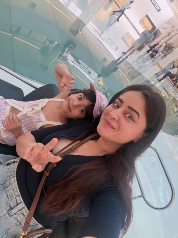 Mahhi Vij with daughter Tara
