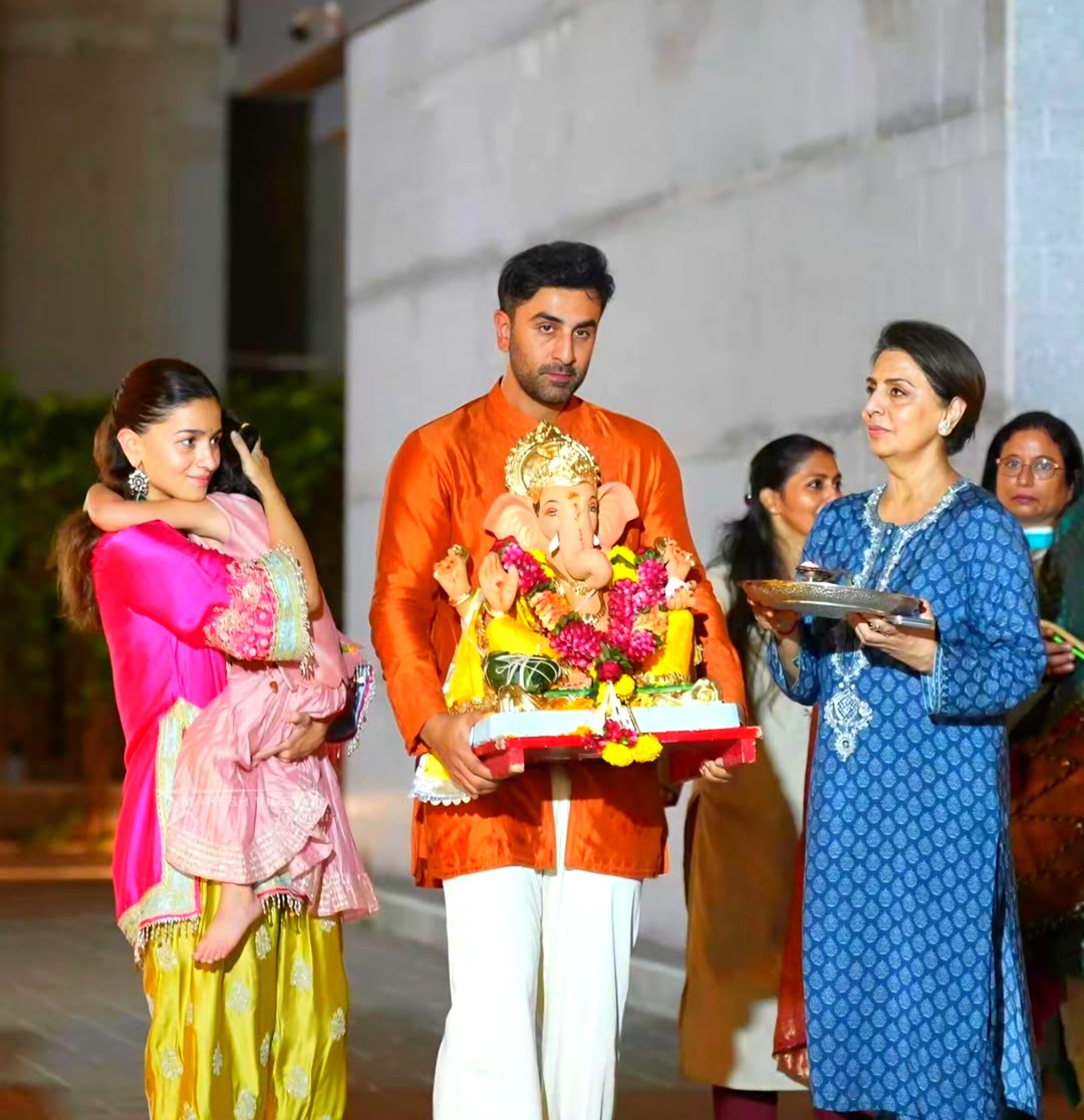 Ranbir Kapoor and Alia Bhatt Ganpati Visarjan